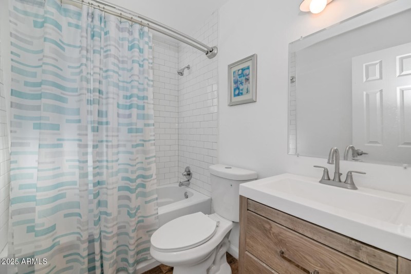 715721 W Cinnabar Ave-large-031-043-7157