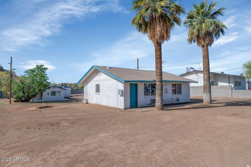 715721 W Cinnabar Ave-large-032-032-7157