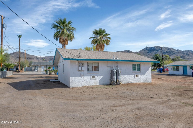 715721 W Cinnabar Ave-large-033-041-7157