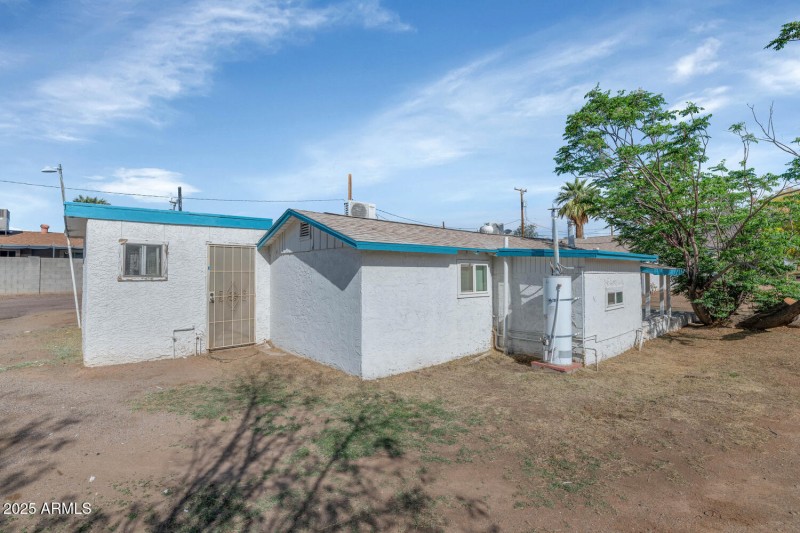 715721 W Cinnabar Ave-large-036-025-7157