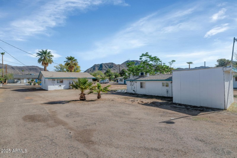 715721 W Cinnabar Ave-large-037-030-7157