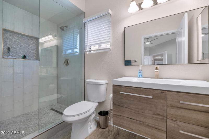 1411 E Orangewood Ave-large-016-017-1411