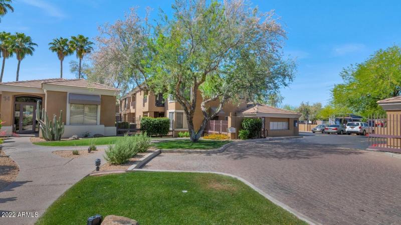 1411 E Orangewood Ave-large-002-009-1411