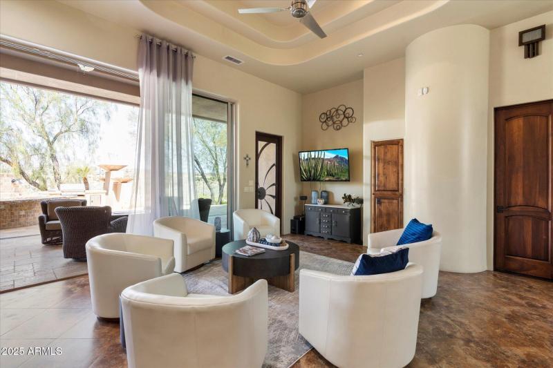 Comfortable Family Room Retreat