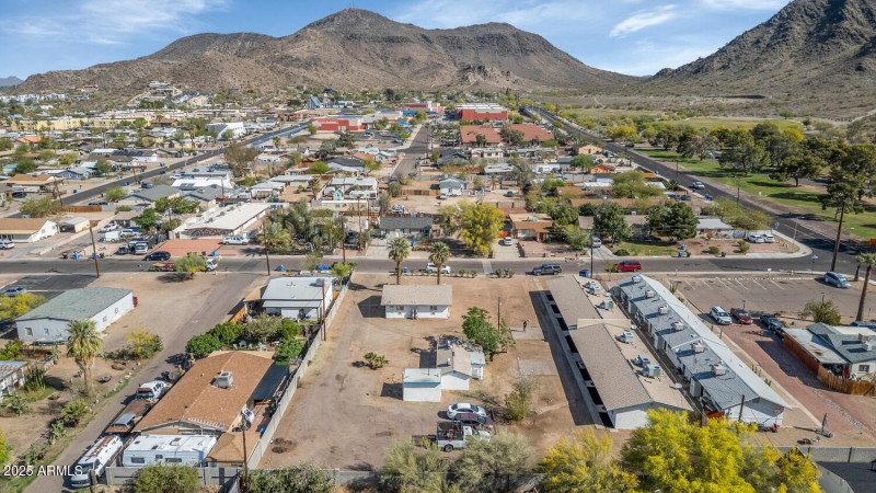 715 W Cinnabar Ave-large-004-012-715 W C