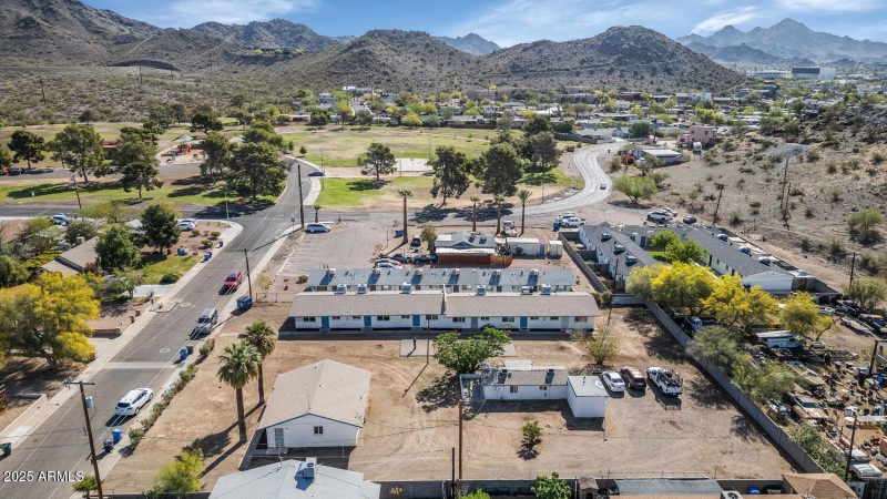 715 W Cinnabar Ave-large-006-005-715 W C