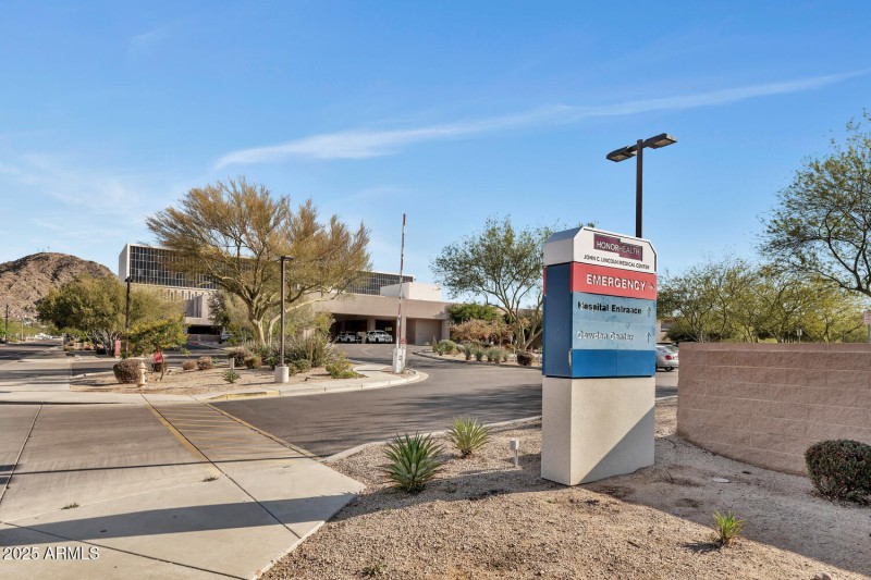 715 W Cinnabar Ave-large-034-016-715 W C