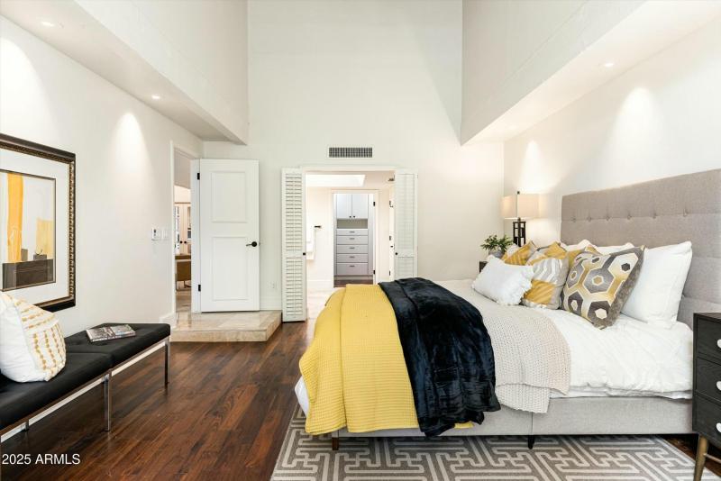 Primary to En-suite Bath