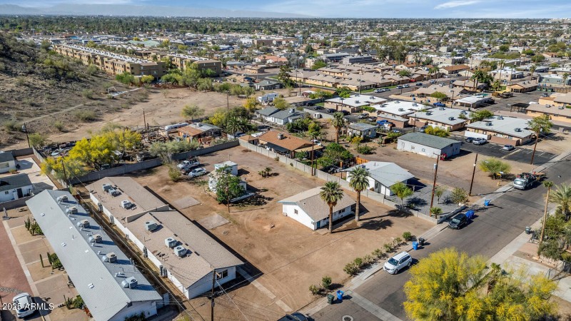 721 W Cinnabar Ave-large-009-001-721 W C