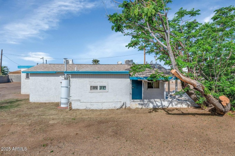 721 W Cinnabar Ave-large-015-024-721 W C