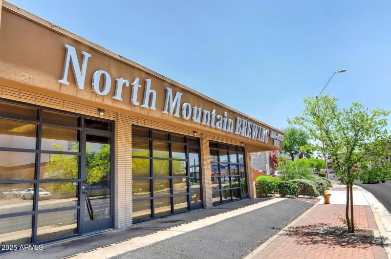 721 W Cinnabar Ave-large-023-008-721 W C