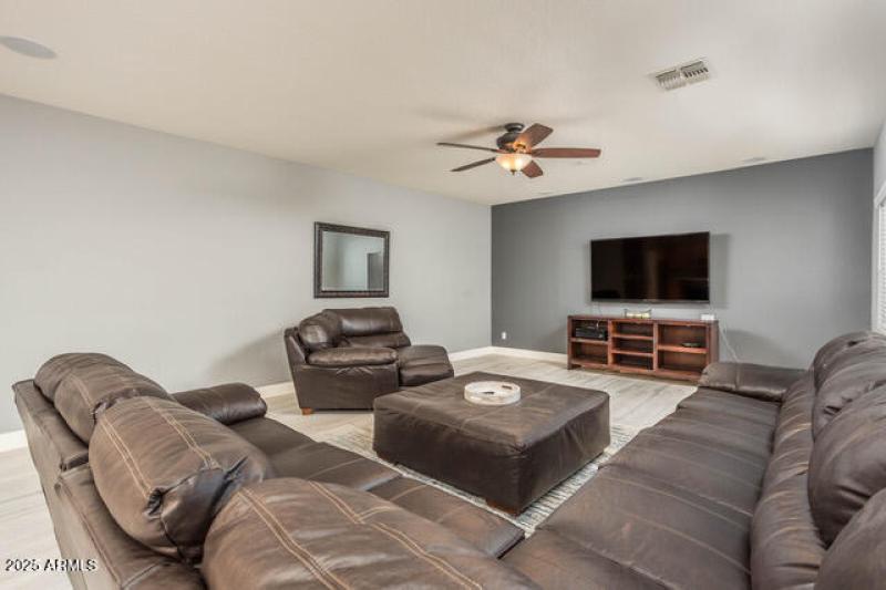 13_Cre8MyMediacom10_mls