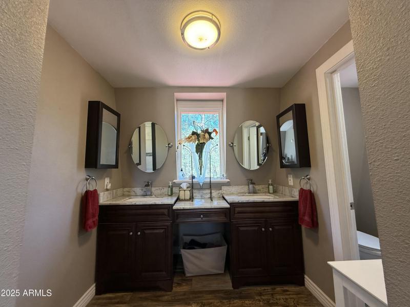 Main bedroom bathroom