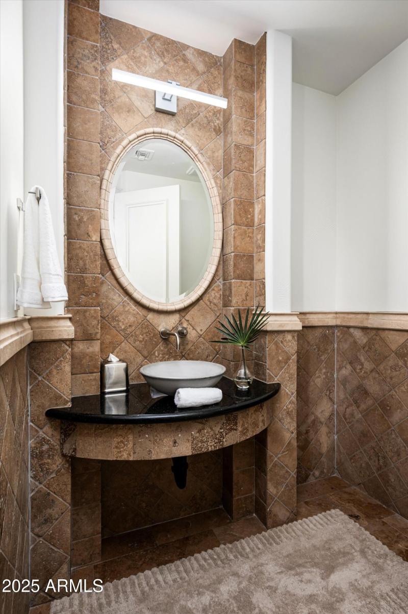 23-5901 E Mountain View Rd-23