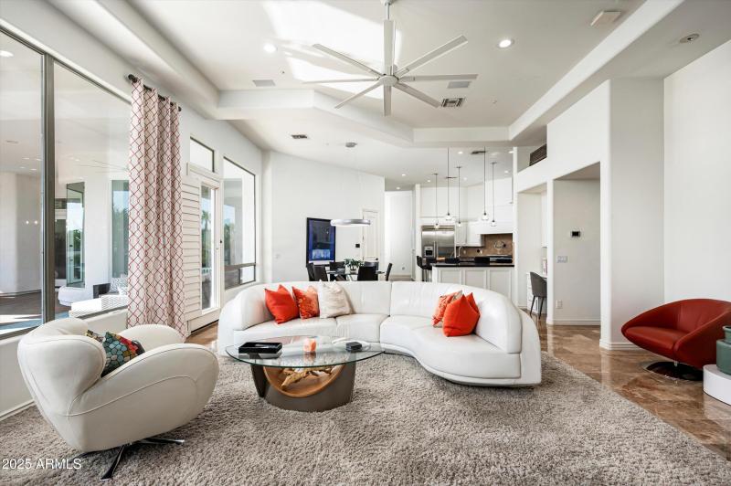 18-5901 E Mountain View Rd-18