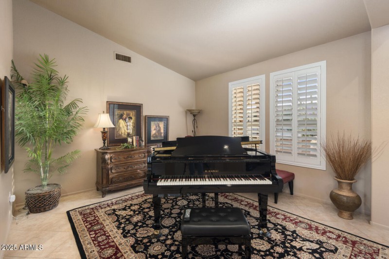 11-Piano-Room