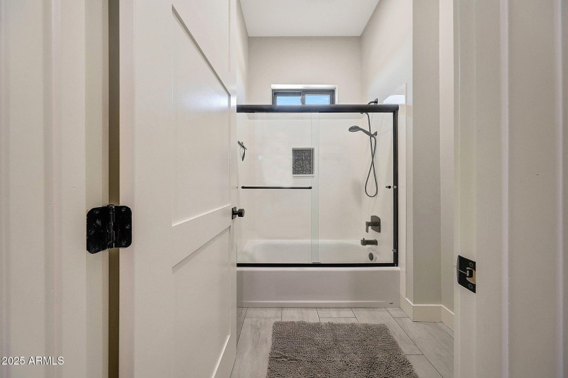 Shower with door in jack and jill