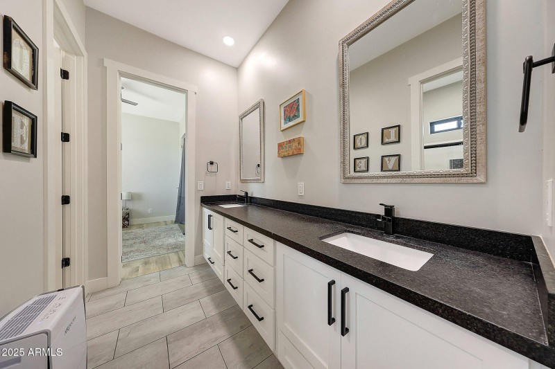 Jack and Jill bath between bedrooms 3 an