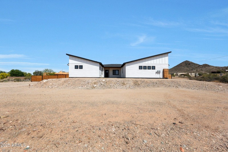 Front with mountain view