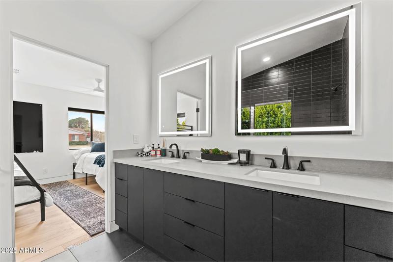 Untitled-1_0038_akb04695_0032_akb04711