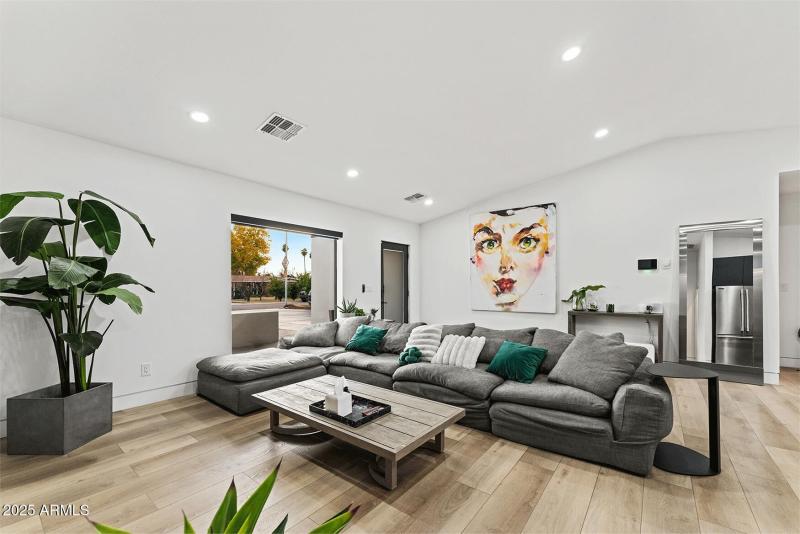 Untitled-1_0046_akb04695_0013_akb04780(1