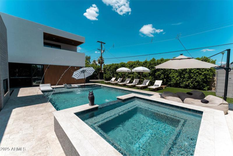 Untitled-1_0025_AKB04790-HDR