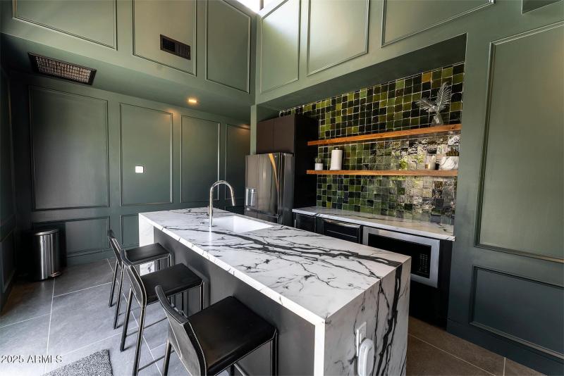 Untitled-1_0029_AKB04778-HDR