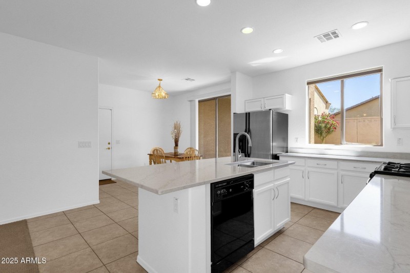 18-web-or-mls-34713-n-24th-ln