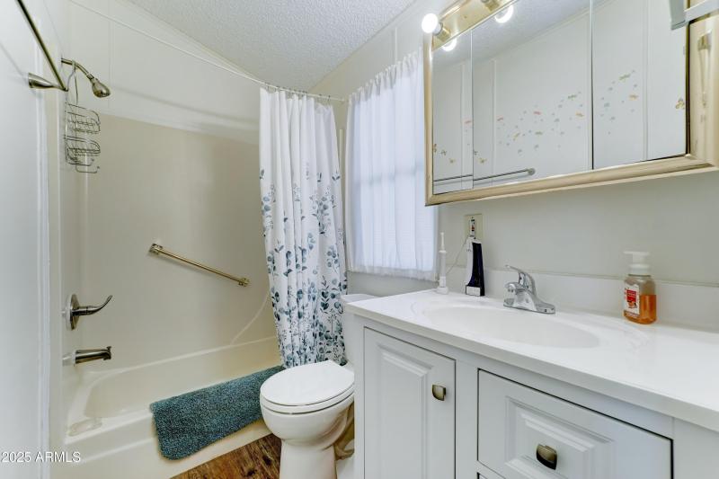 Bathtub in 1st bathroom