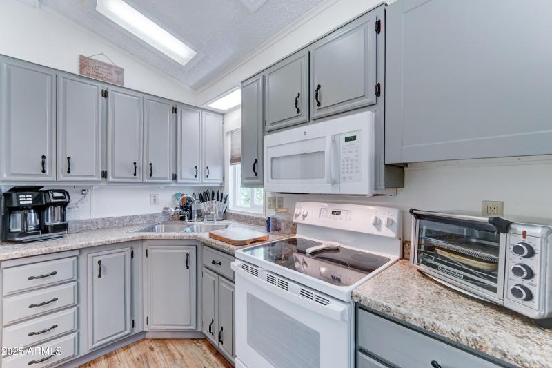 great workspace in kitchen