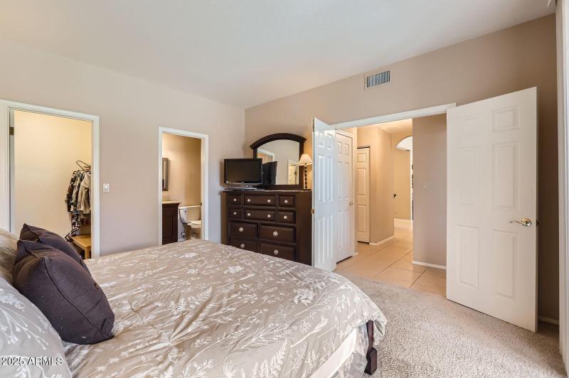 Primary Bedroom w/Walk-in Closet