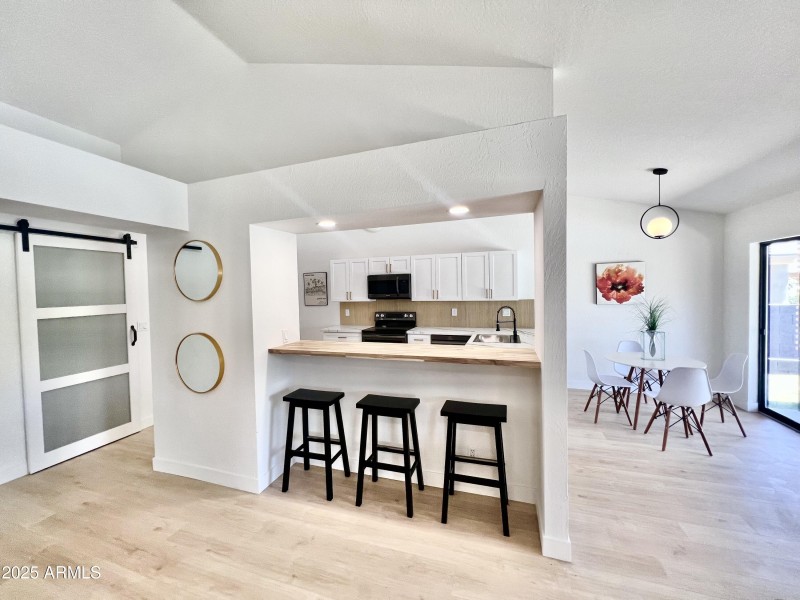 Del Ray Eat In Kitchen Bar 1