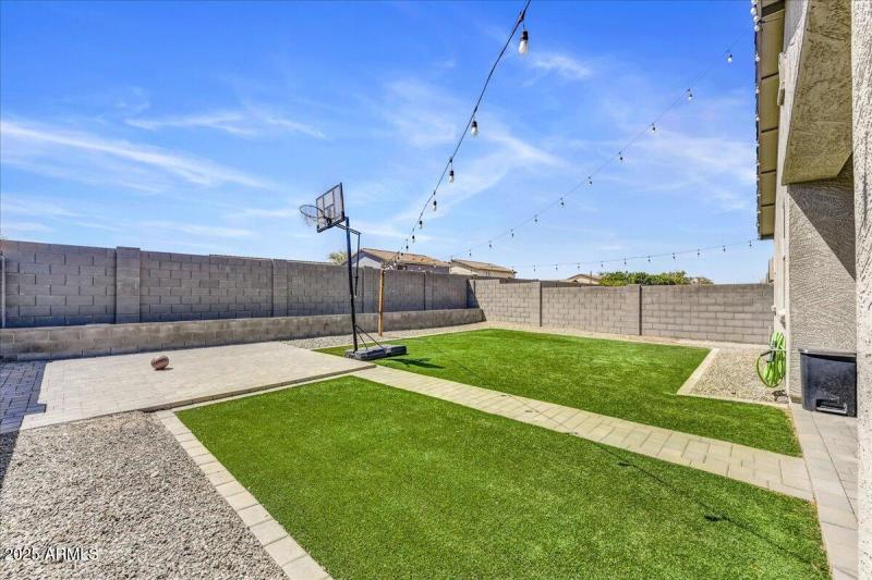 36-Spacious Backyard