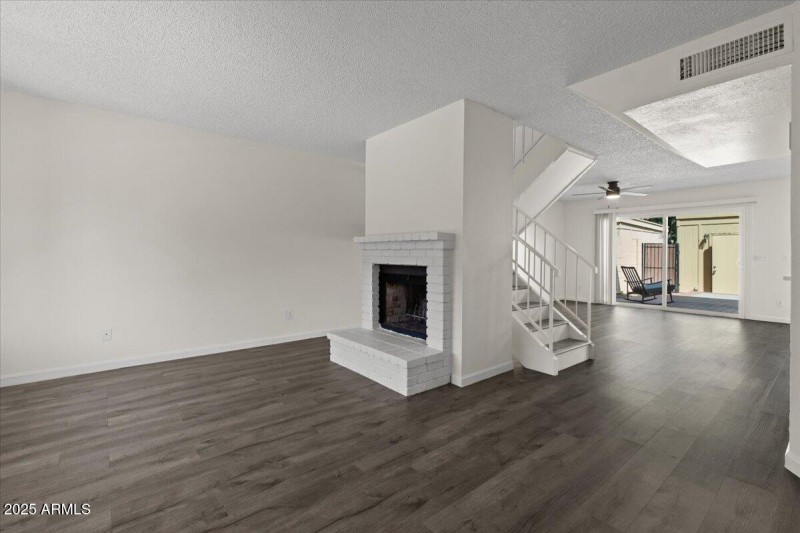 07-Entry & Living Room