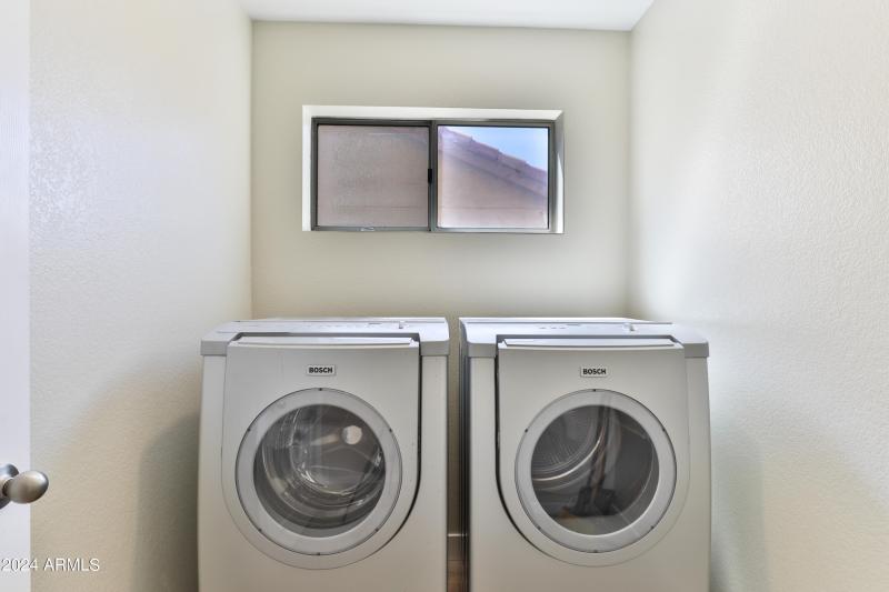 Washer/Dryer Included