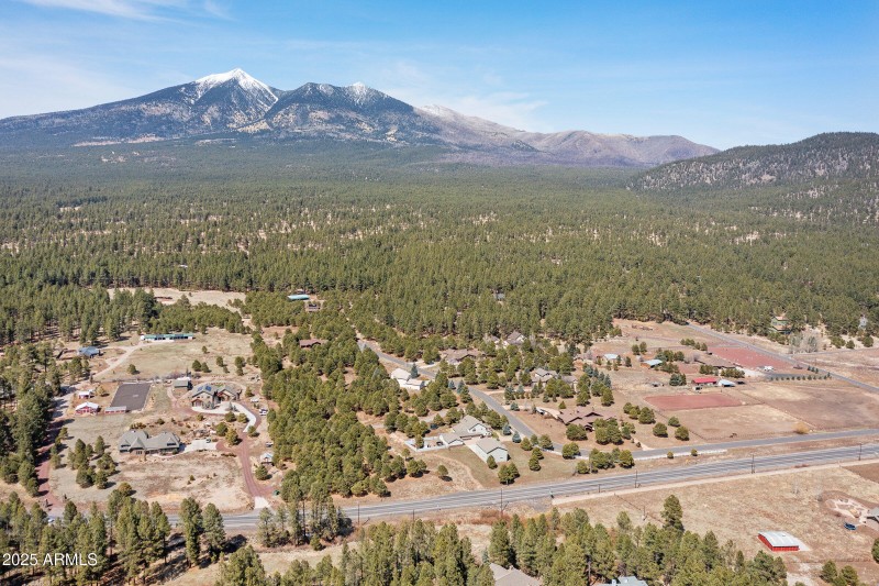 010_2705_w_creighton_dr-10_374