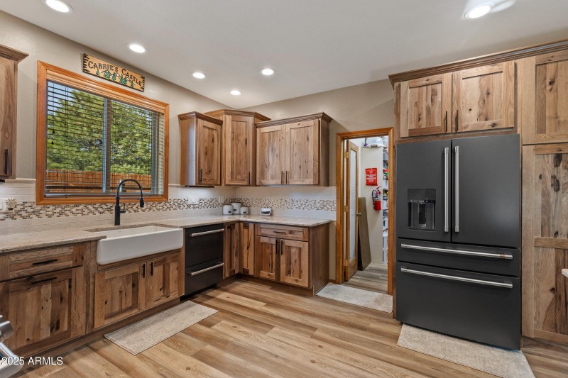 026_2705_w_creighton_dr-26_385