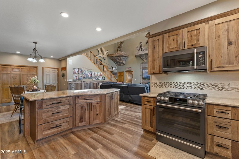 027_2705_w_creighton_dr-27_427