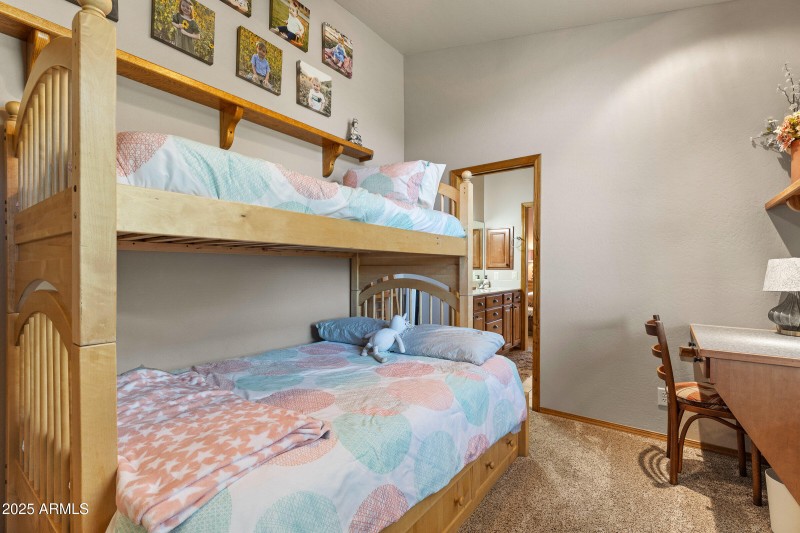 049_2705_w_creighton_dr-49_509