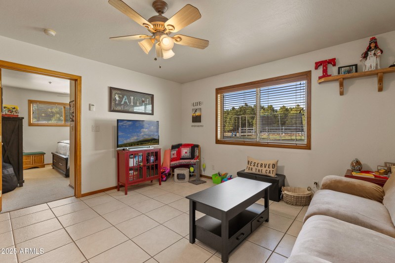 078_2705_w_creighton_dr-78_428