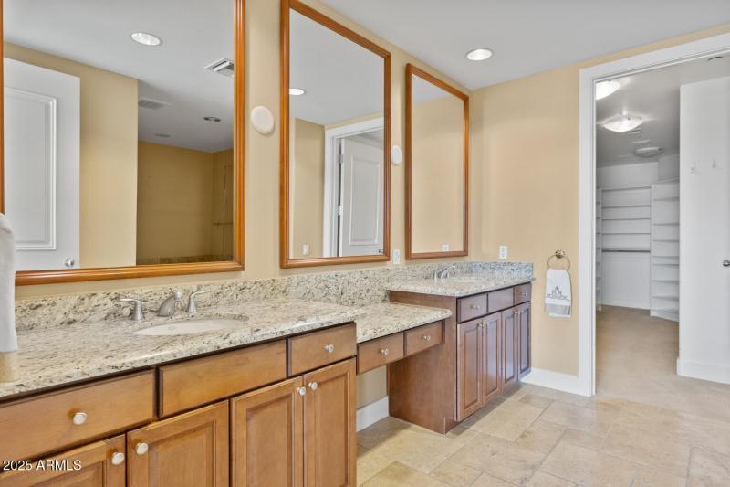 2211 E Camelback Rd - 318