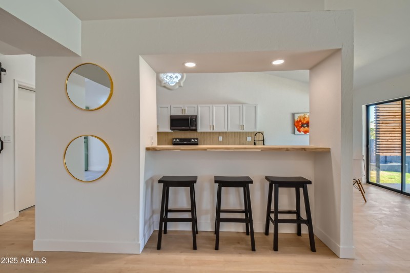 15258 N Del Ray Breakfast Area 1