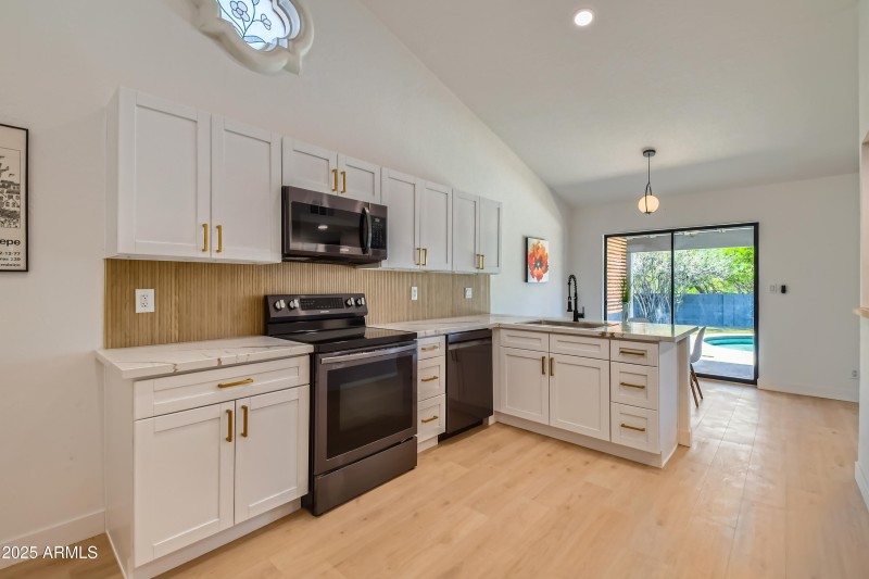 15258 N Del Ray Kitchen 2