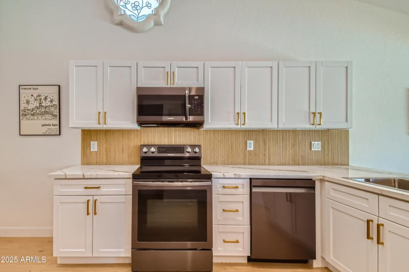 15258 N Del Ray Kitchen 3