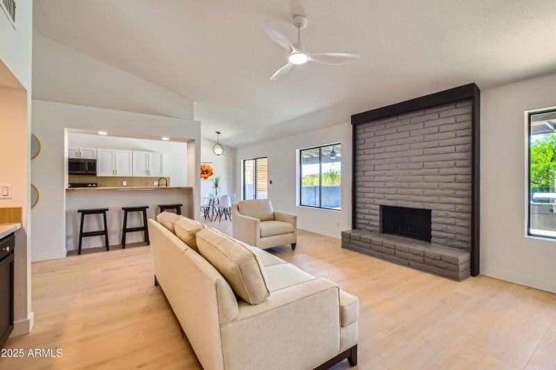 15258 N Del Ray Living Room 1