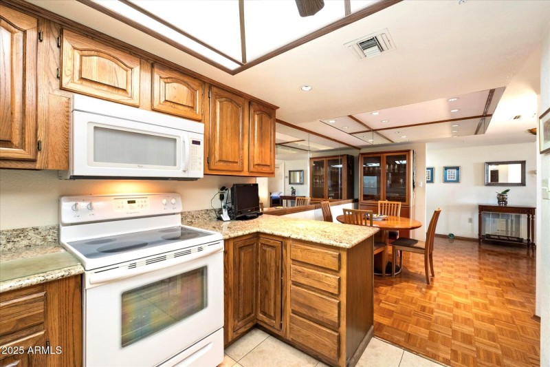 SMOOTH TOP RANGE/BUILT IN MICROWAVE