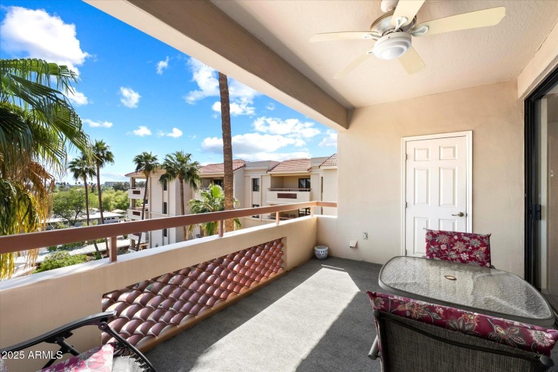 LOTS OF NATURAL LIGHT