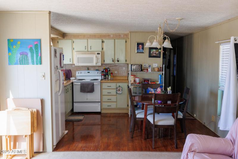 Tiny Home Eat-in Kitchen