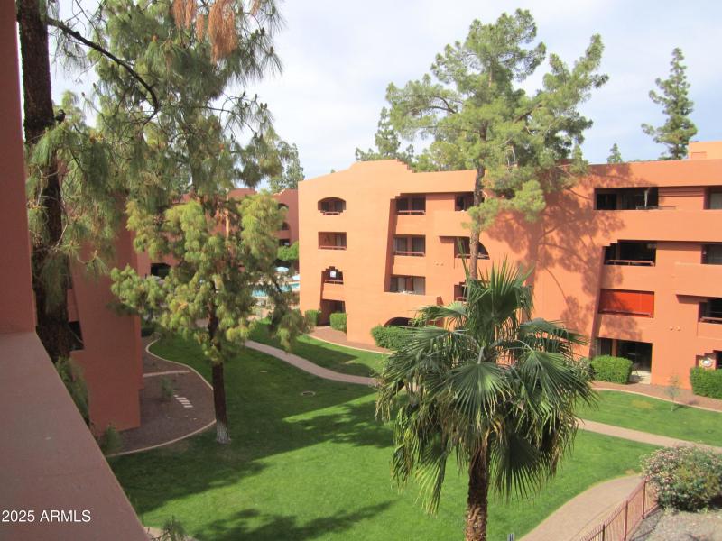 11 413 COURTYARD VIEW TO NORTH