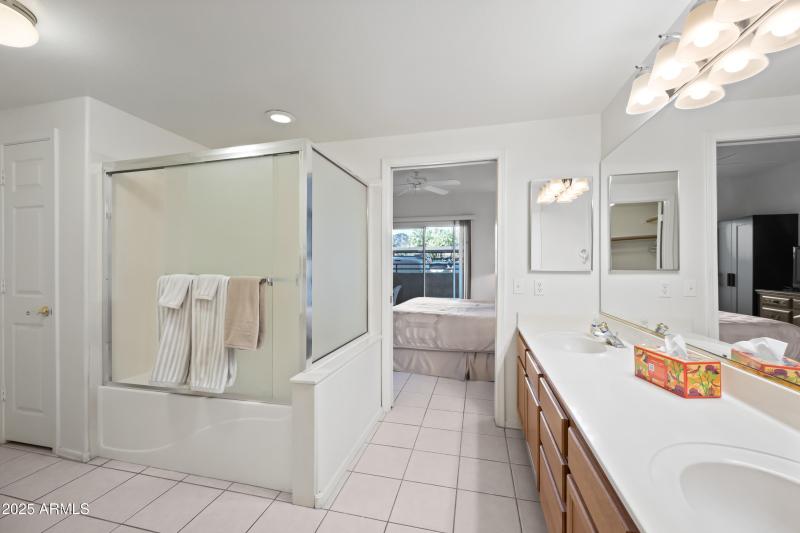 22-10410NCCR1100-ocupix